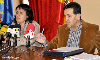 Demetrio Velasco y Cristina Botrán durante la rueda de prensa.