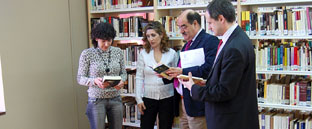 Silvia PÃ©rez, MartÃ­n Pascual y Saturnino Cea durante la presentaciÃ³n de la reforma de la Biblioteca.