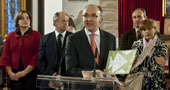 El presidente de la DiputaciÃ³n provincial de Valladolid, Ramiro Ruiz Medrano, durante la presentaciÃ³n de la publicaciÃ³n junto a los alcaldes de la localidades implicadas.