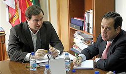 El alcalde de Carpio, MÃ¡ximo GÃ³mez y el delegado territorial de la Junta, Pablo Trillo-Figueroa